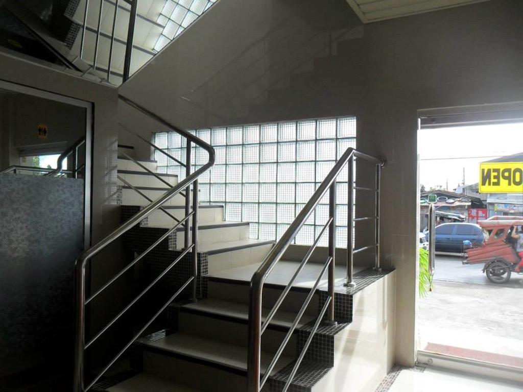 BnT Inn Lapu-Lapu City Buitenkant foto