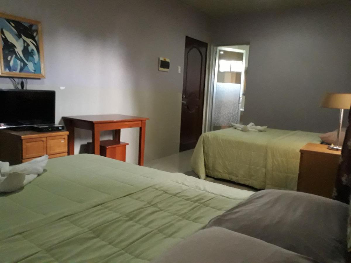 BnT Inn Lapu-Lapu City Buitenkant foto