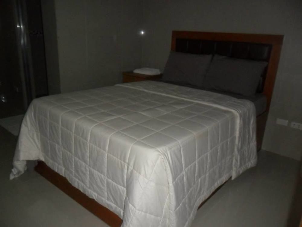 BnT Inn Lapu-Lapu City Buitenkant foto